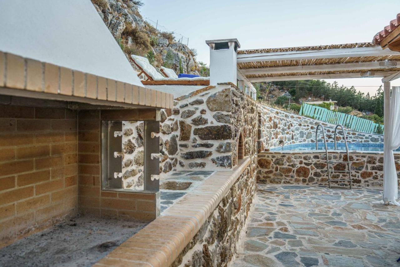 Villa Simantiri Pombia Exteriör bild