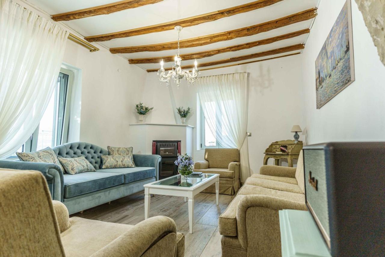 Villa Simantiri Pombia Exteriör bild