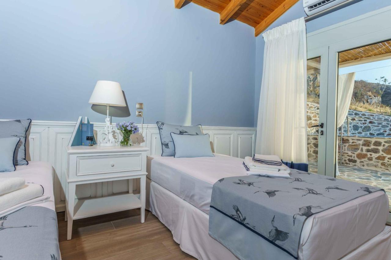 Villa Simantiri Pombia Exteriör bild
