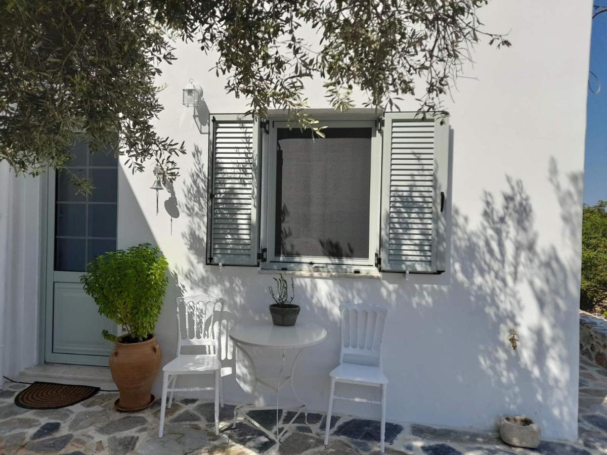 Villa Simantiri Pombia Exteriör bild